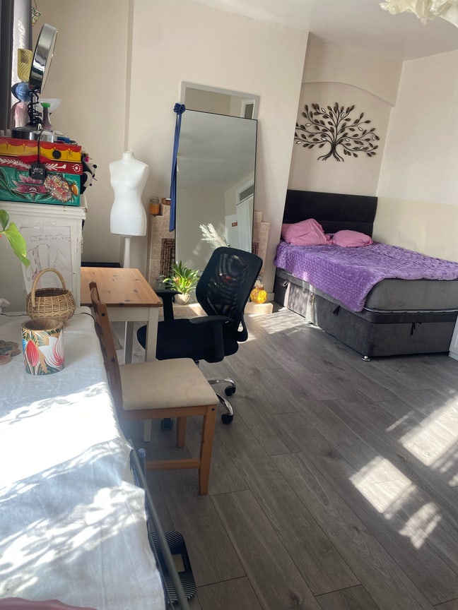 *** Extra large double room for rent *** Main Photo