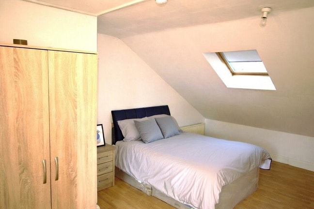 Fully Furnished En Suite room  - Bills included Main Photo