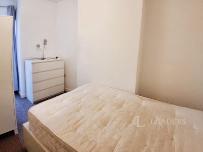 Small double room to let in Eastleigh Main Photo