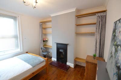 Graduate House 10 min walk to town, 5 min RBH Main Photo