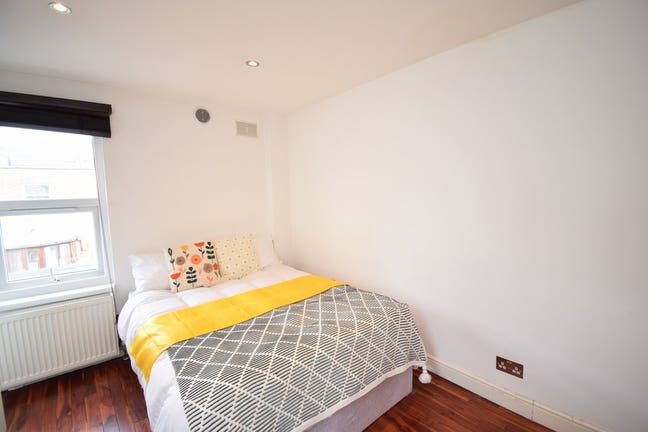 Join a Clean, Friendly Household – Bills included Main Photo