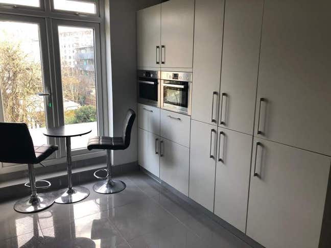 🏡✨ Affordable Room in 4-Bed House (ha9) Main Photo