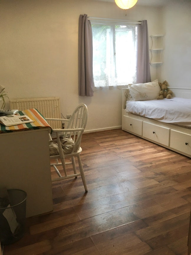 Spacious double room from 14 Feb, bills included Main Photo