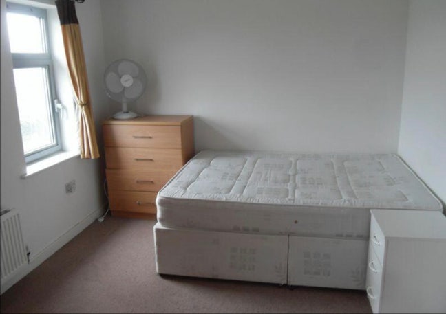 Spare room Main Photo