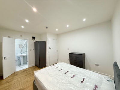 Brand New Property | En-Suite Rooms ~All Bills Inc Main Photo