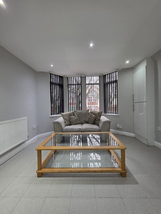 Stunning 2 Bed Flat in Great Location! Main Photo