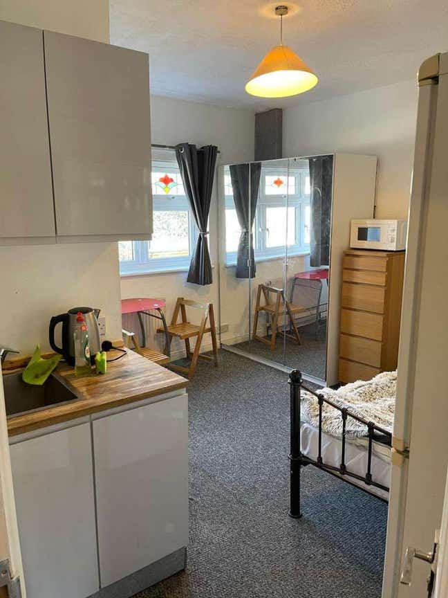  🏡Lovely Single & En-Suite Rooms Available in IG2 Main Photo