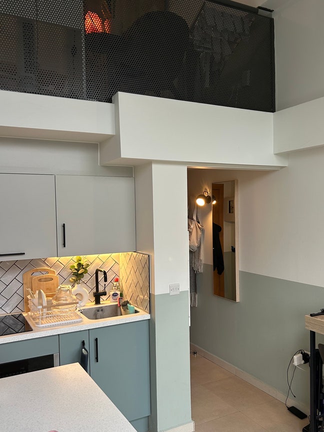 Bright Modern Duplex Flat with Mezzanine Bedroom  Main Photo