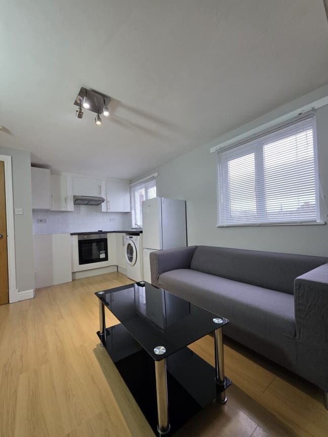 Spacious 1 Bed Flat with Water Bills Included Main Photo