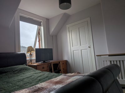 Room with Double Bed, Walk in Cubourd, Desk.Centra Main Photo