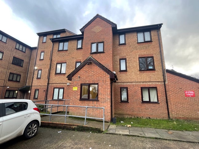 Lovely One Bed Flat Inc CTax & Water Main Photo