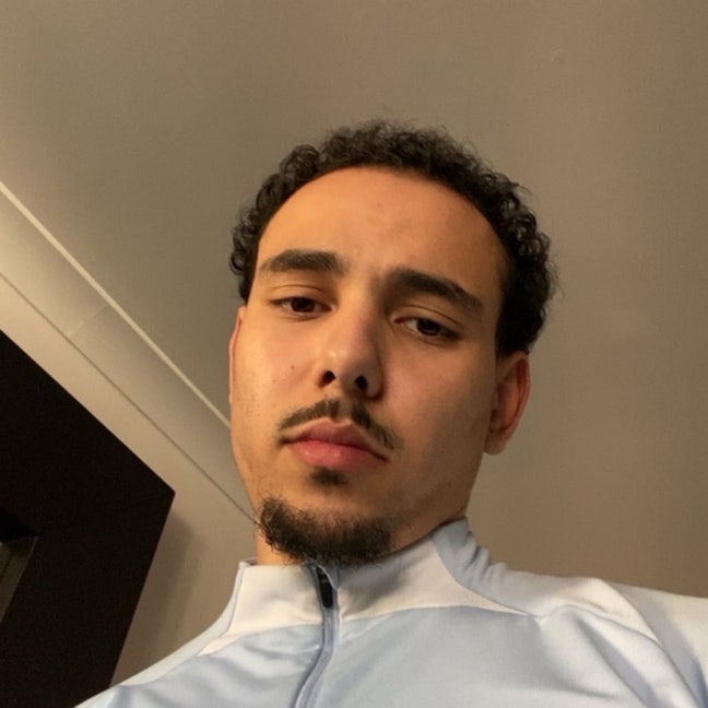 Professional looking for a room in a flat share Main Photo