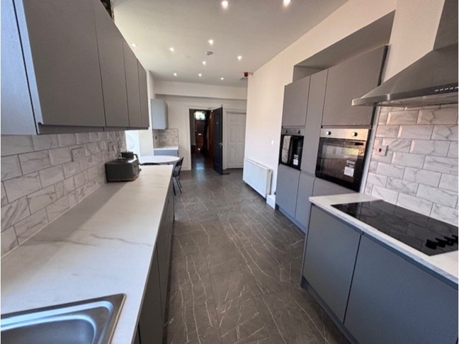 8-Bedroom House Share – 2 Rooms Available – &pound;500pm Main Photo