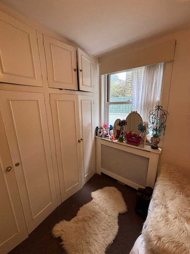 Small double available in spacious Vauxhall flat  Main Photo