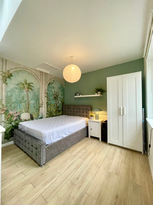 LGBTQIA+ left wing household Main Photo