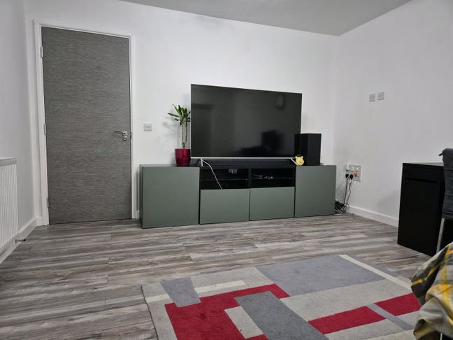 Box Room avaliable near slough town center Main Photo