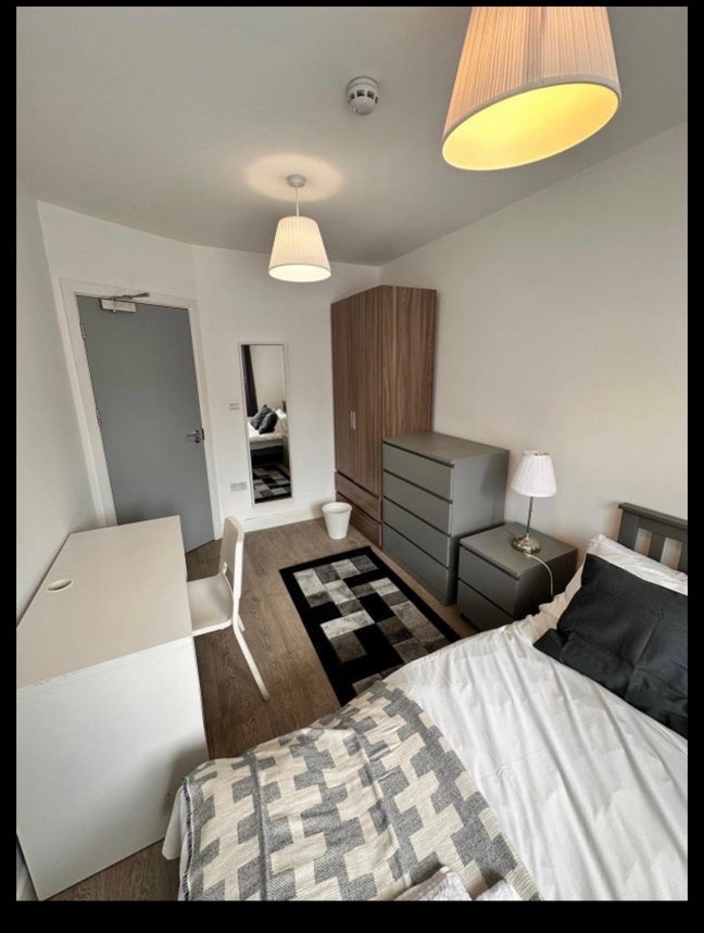 2 rooms available - E3 Main Photo