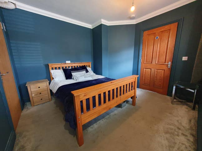 Double Room with Ensuite- Close to city centre Main Photo