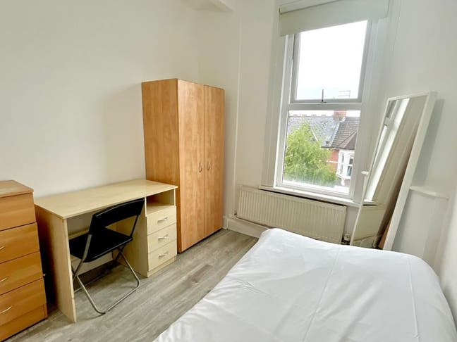 ⭐ Furnished Room⭐W Living Room   in N 15 Main Photo