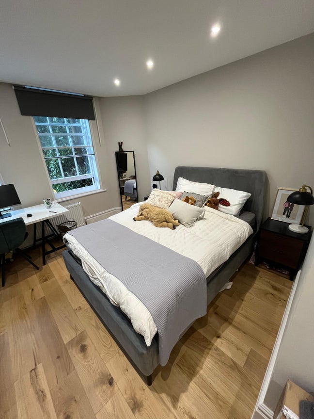 Large double ensuite room available St Johns Wood Main Photo