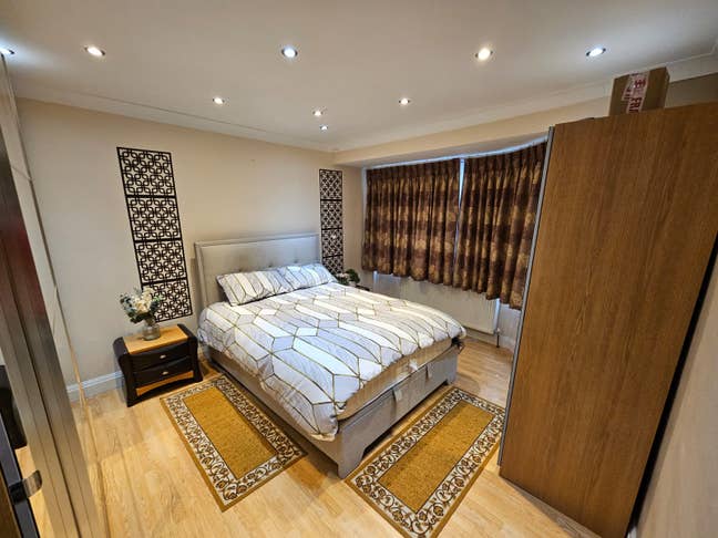 Beautiful house with 7 rooms in Harrow Main Photo