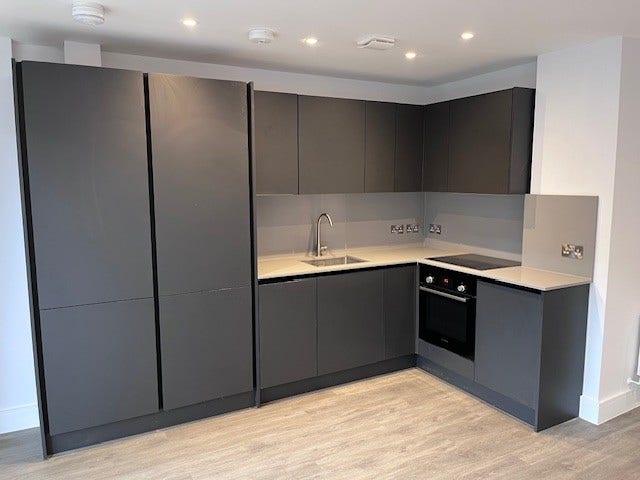 Delightful Three Bed Flat Close To Tube Main Photo