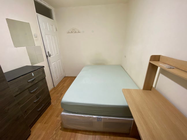 FullyFurnished/All Bills Included/Close to Station Main Photo