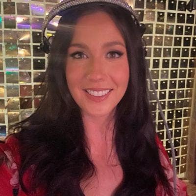 Quiet Professional Seeking Short-Term Room Main Photo