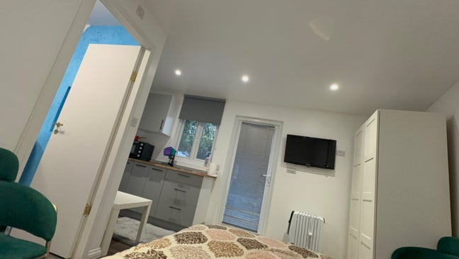 Studio flat for rent  Main Photo