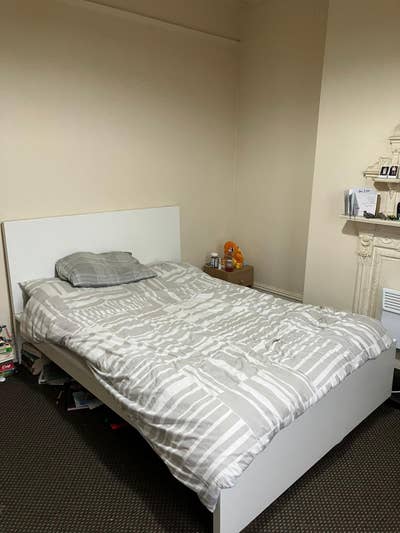 Studio flat with separate kitchen. Armley. Main Photo