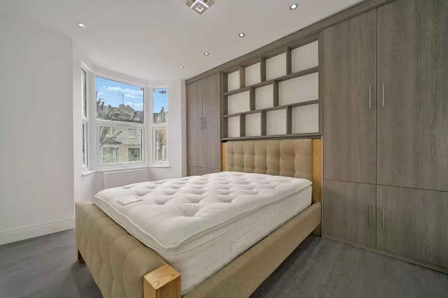 Modern newly refurbished 1 bed flat  Main Photo