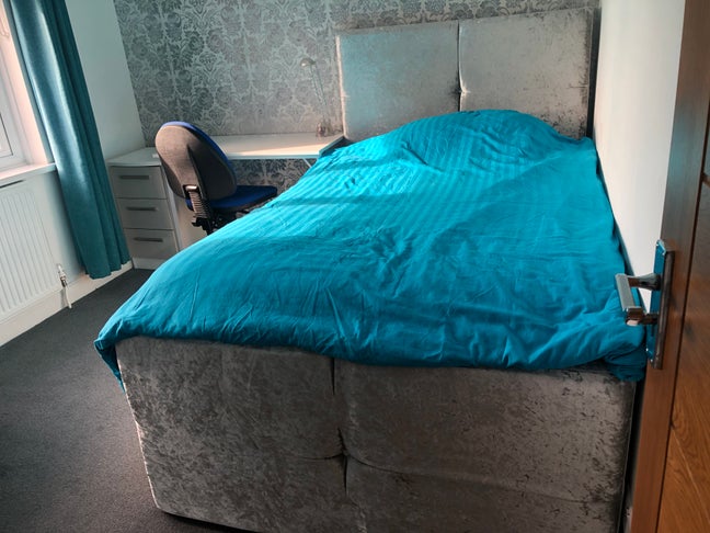 Nice bright room in modern home Main Photo