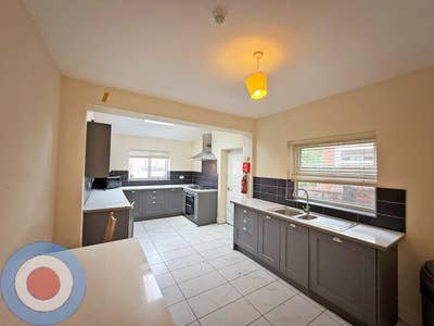  Seven Bedroom, Three Bathroom Student House  Main Photo