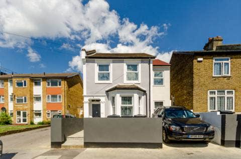 Quiet first floor flat. Main Photo