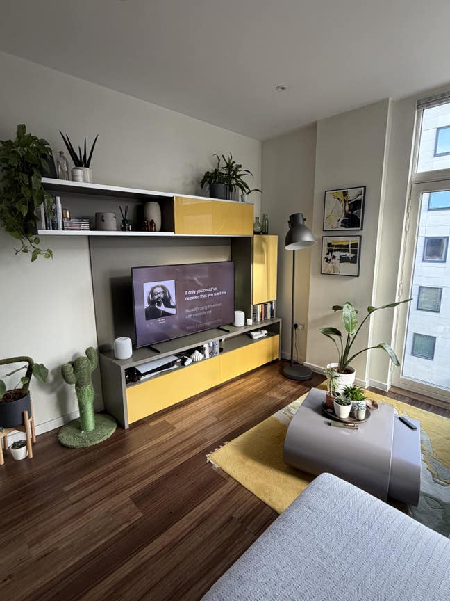 One Double Bedroom in Acton Gardens (Acton) Main Photo