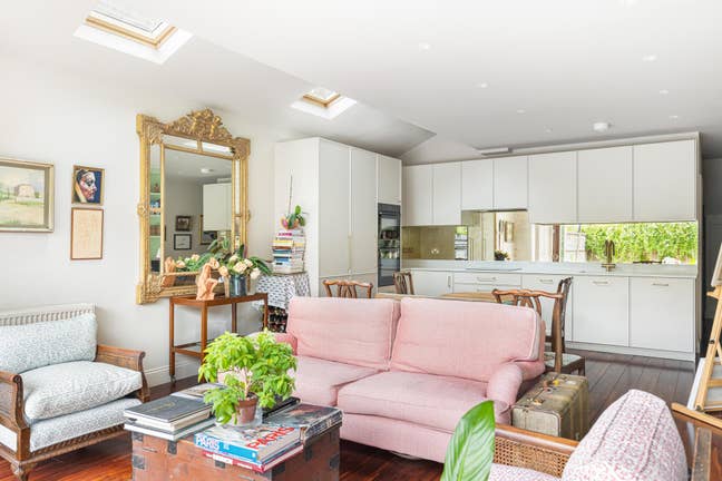 Charming Ensuite Room in Southfields Main Photo