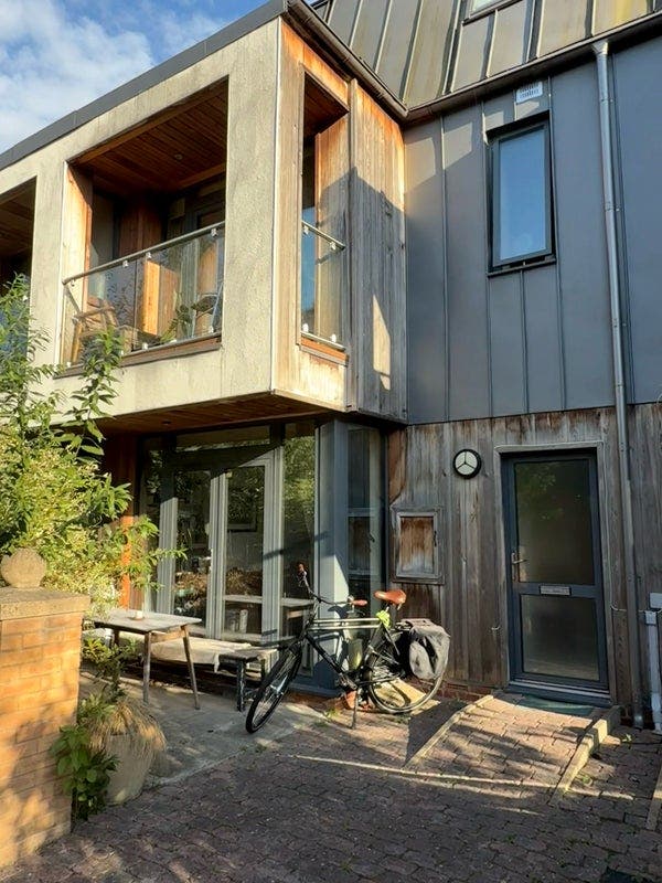 Large Double Room in Hackney Mews Main Photo