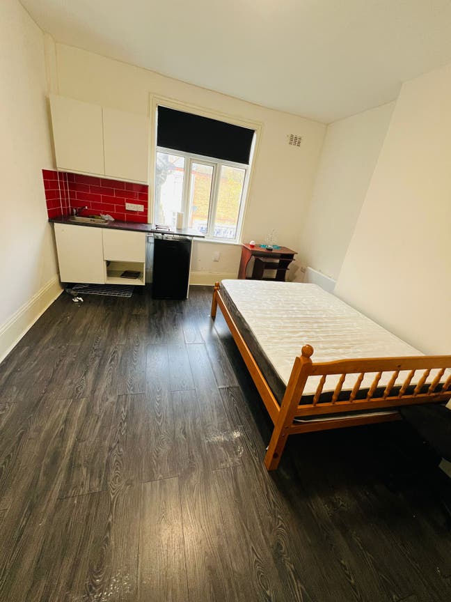 Studio Room Available to rent in Harrow On The Hil Main Photo