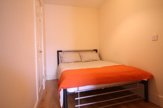 1 Bedroom Flat Available from March 1St! Main Photo