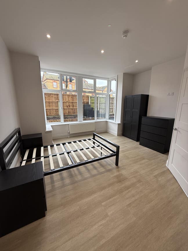 Large Double with Ensuite | Incl. All Bills Main Photo