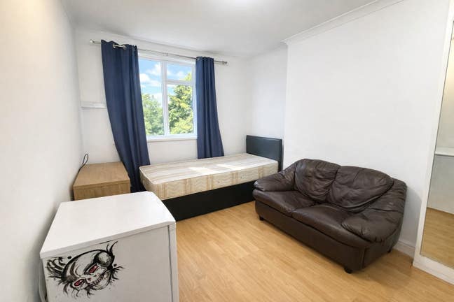 ***Double Room to Rent, N9*** Main Photo