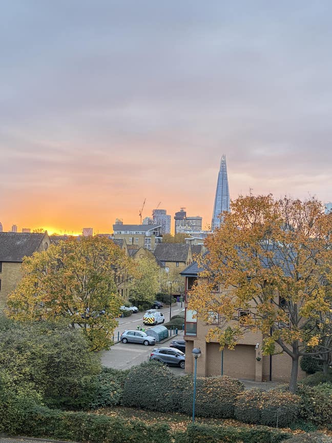 Bright double in 2 bed split level flat in Wapping Main Photo