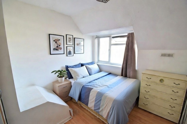 Cozy room - Close to Central Line !  Main Photo