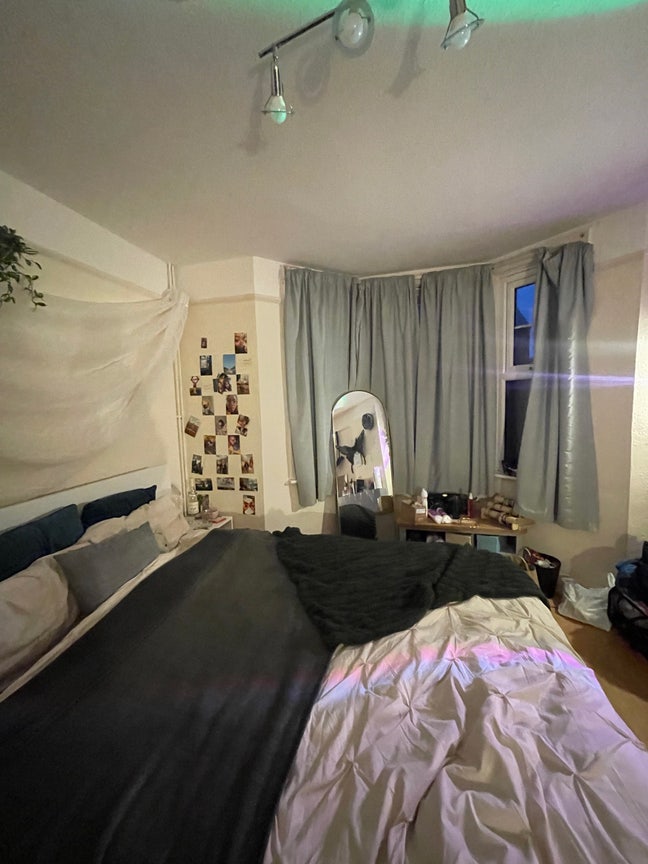 Double Bedroom in Epsom Main Photo