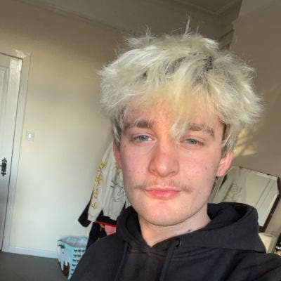 Looking for room or flatmates to share with Main Photo