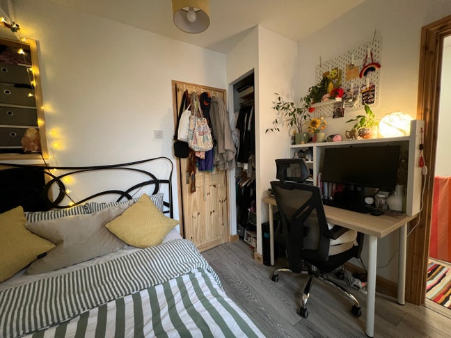 Cosy Double Room with En-suite in Southville Main Photo
