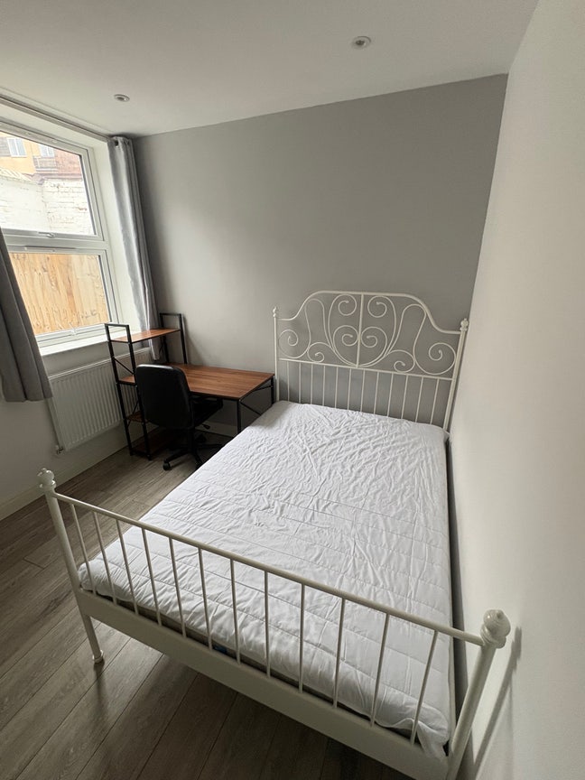 Room en-suite to rent &pound;750 All bills Included  Main Photo