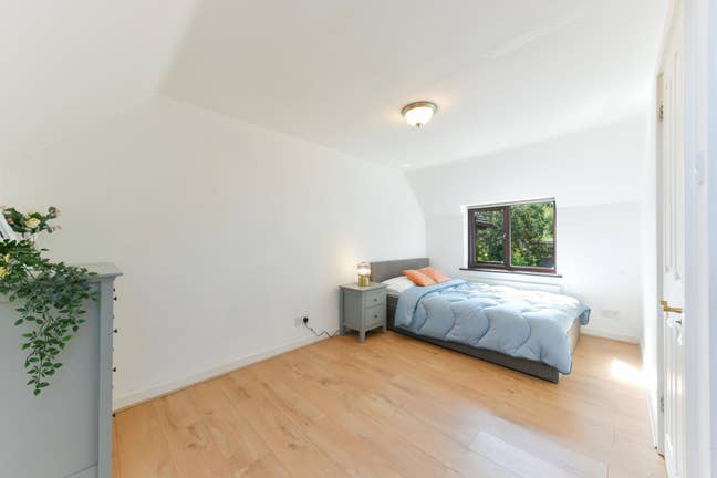 Lovely furnished spacious double rooms Main Photo