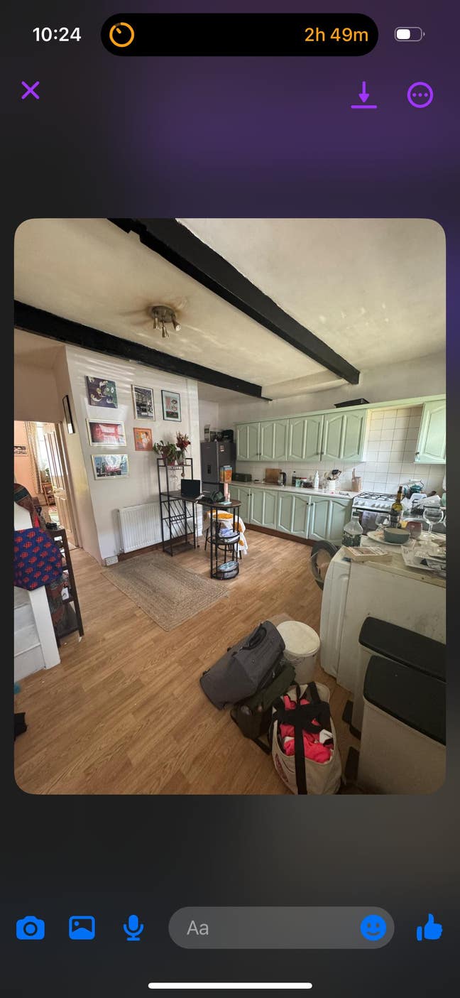 Large double room available bills Incl.  Main Photo