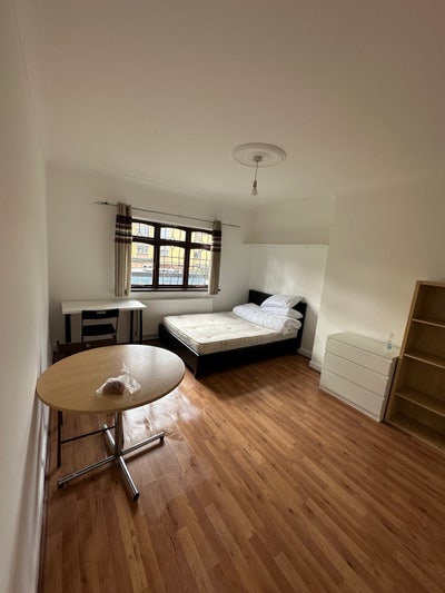 Large Double Rooms Available – N8 8QG Main Photo